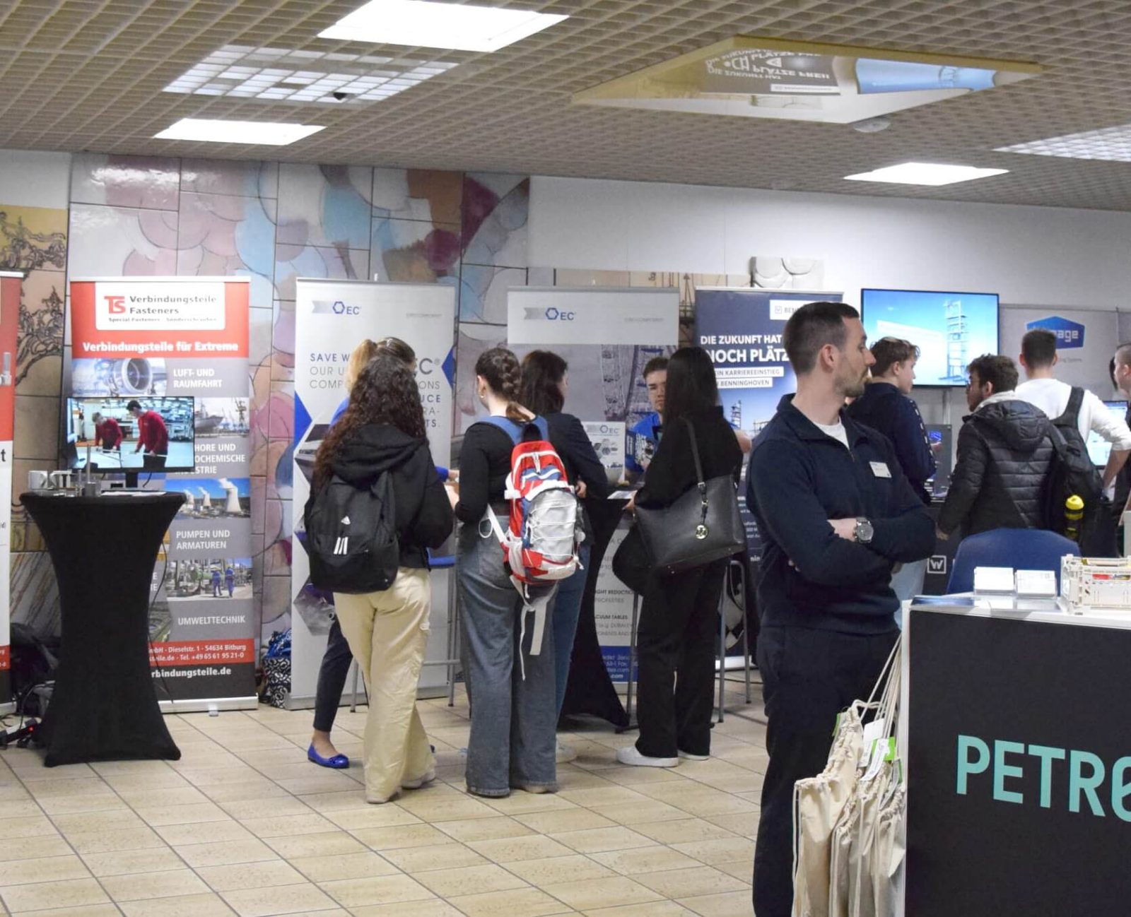 Stände auf der Messe BNT Campus Career Day 2024